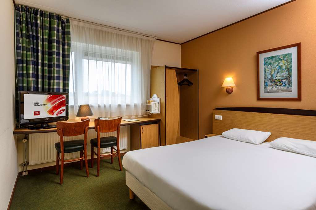 Campanile Hotel & Restaurant Delft Ruang foto
